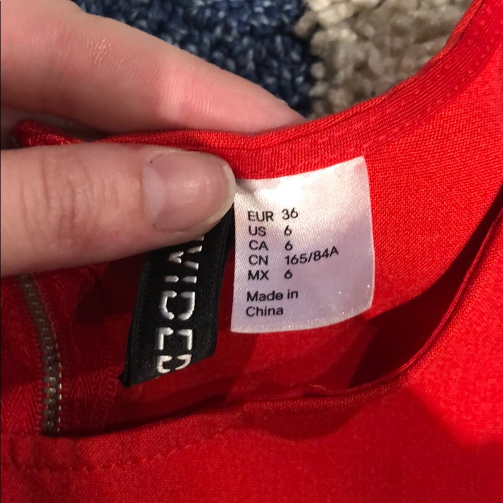 Red dress with cutouts - Picture 5 of 6